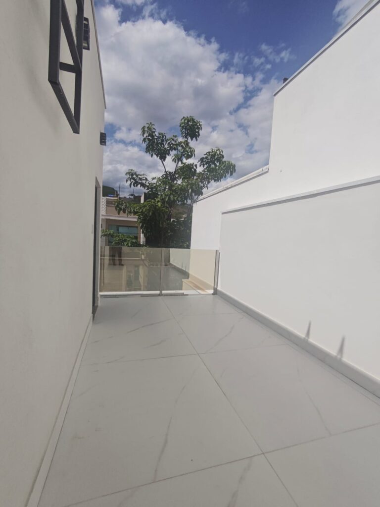 WhatsApp Image 2025-12-11 at 17.09.54