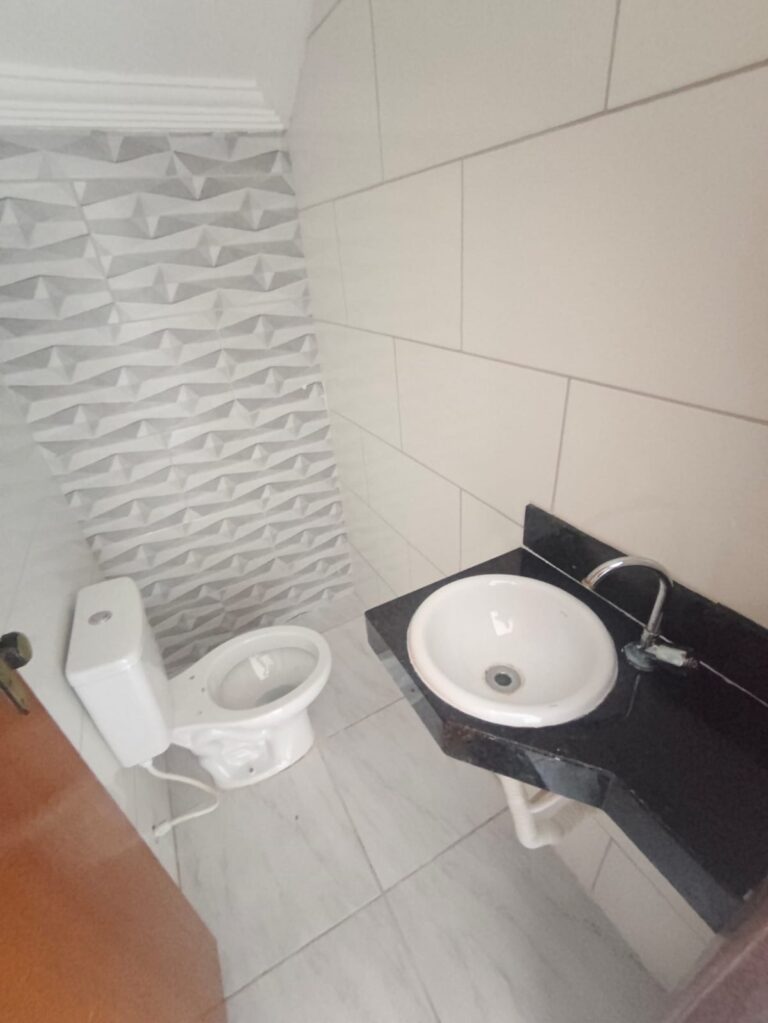 AC8F2AF522B69333F1CE608EDE499014-ahut